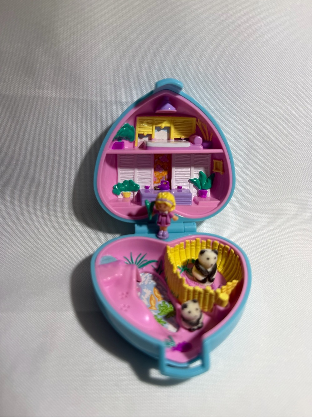 Heart-Shaped Mini Playset for Small Pets in Pink and Blue